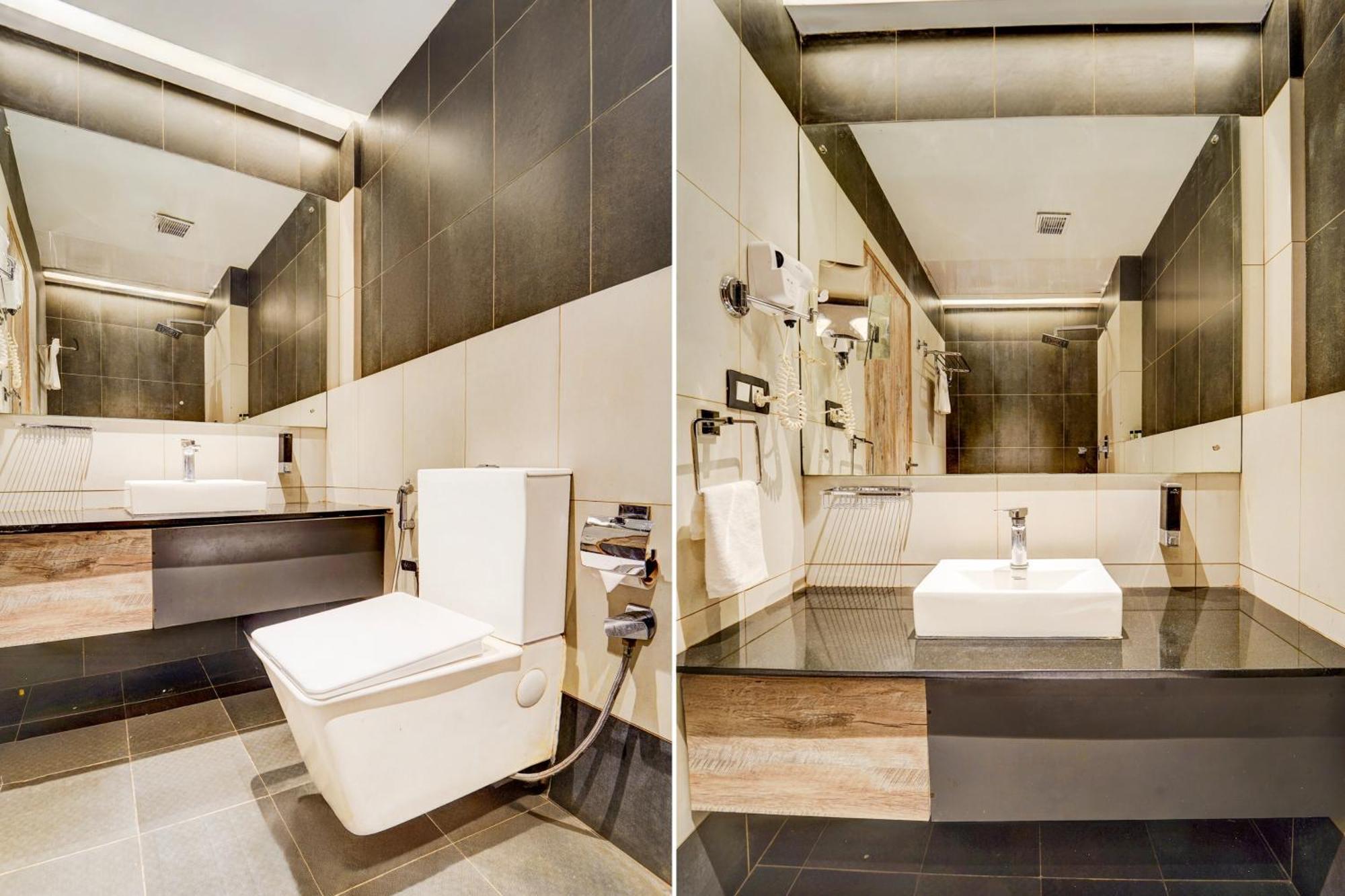 Super Townhouse Oak Mangalore Esterno foto