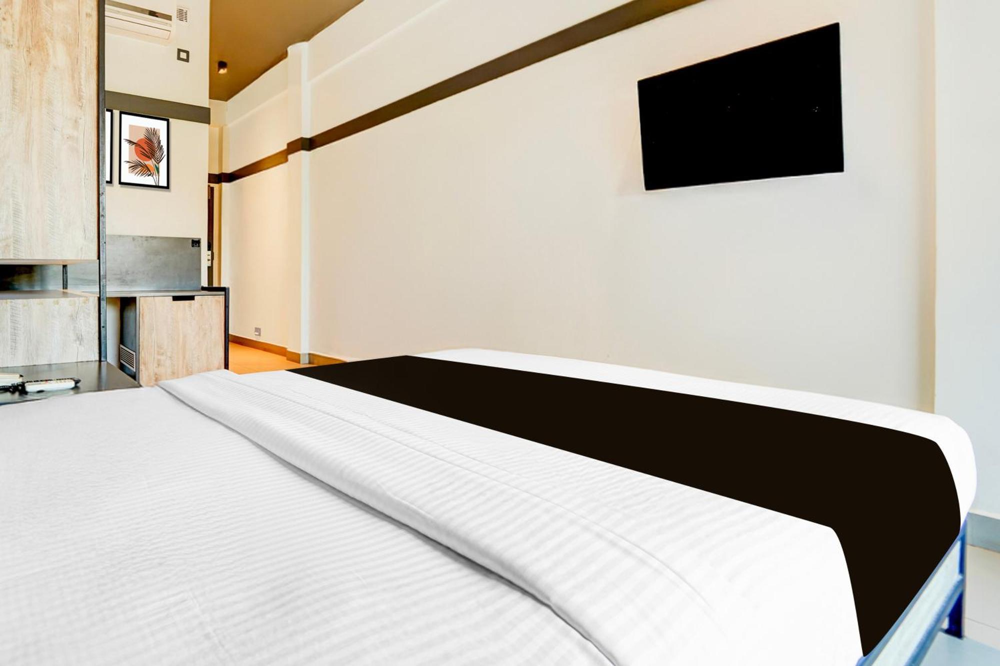 Super Townhouse Oak Mangalore Esterno foto